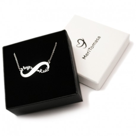 Your infinity necklace with personalized names, with exclusive MeriTomasa packaging included