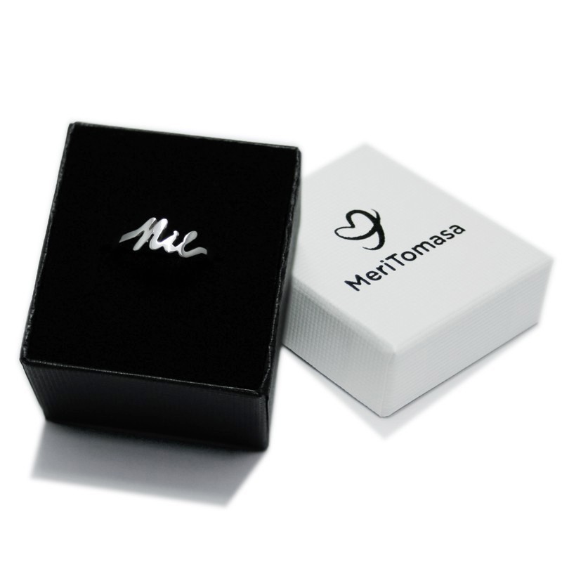 Your personalized name ring, with exclusive MeriTomasa packaging included
